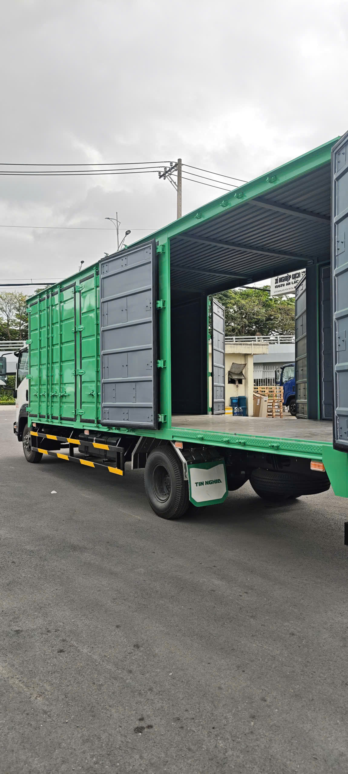 z7845853939647_e4012154d0e436494288ea25e9862b2c xe tải ISUZU FRR 650