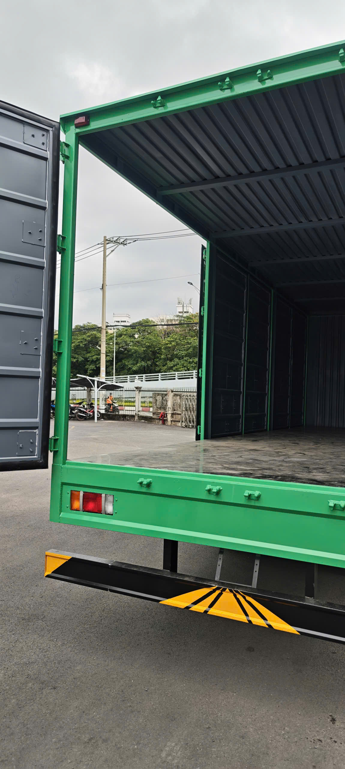 z7845853978647_9f007db0a2ff9f2dd6122b64a696d290 xe tải ISUZU FRR 650