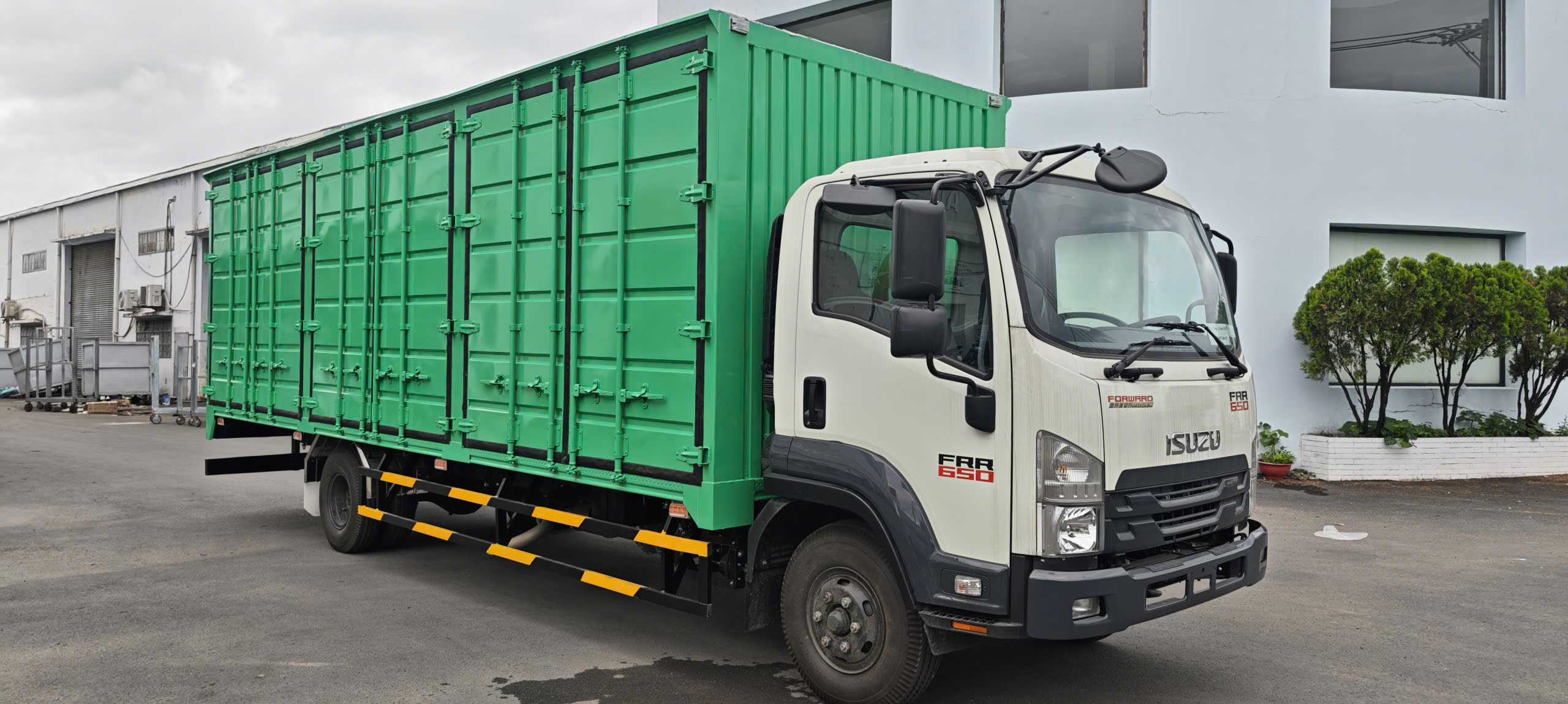 z7845853988231_89975840d5aa800eb8fec0dcac807431 xe tải ISUZU FRR 650